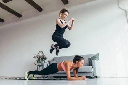 entrenamiento-en-pareja-burpees