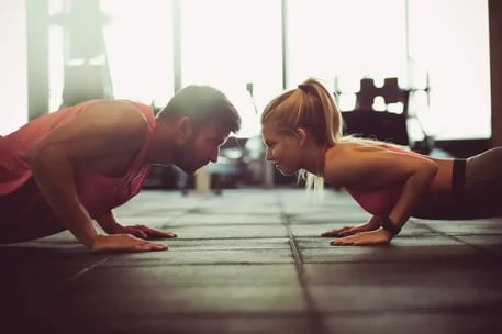 entrenamiento-en-pareja-flexiones