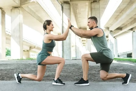 entrenamiento-en-pareja-lunges