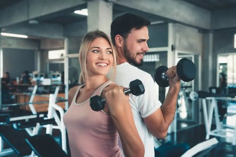 entrenamiento-en-pareja-mancuerna
