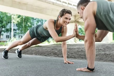 entrenamiento-en-pareja-plancha